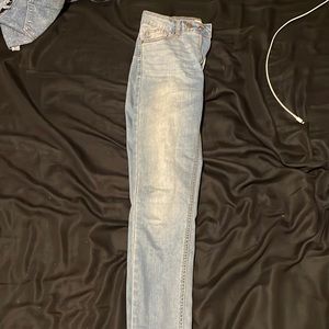 size 7 skinny jeans no rips